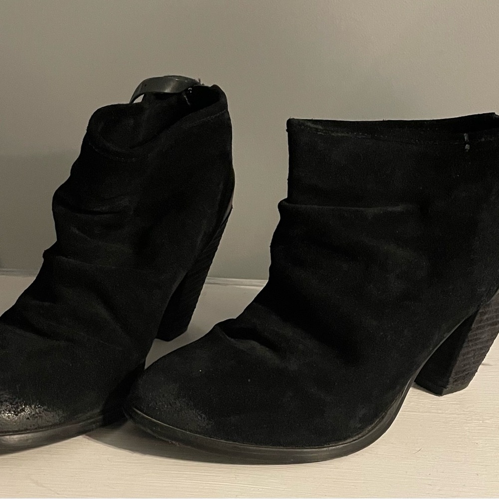 Elegant Black Suede Ankle Boots